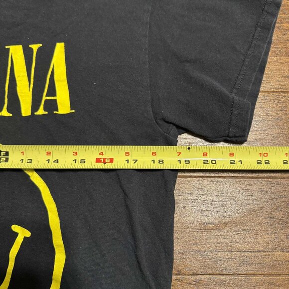 Nirvana 90's Grunge Smiley‎ Face Logo Band T-Shirt Sz M Black Yellow - Picture 9 of 11
